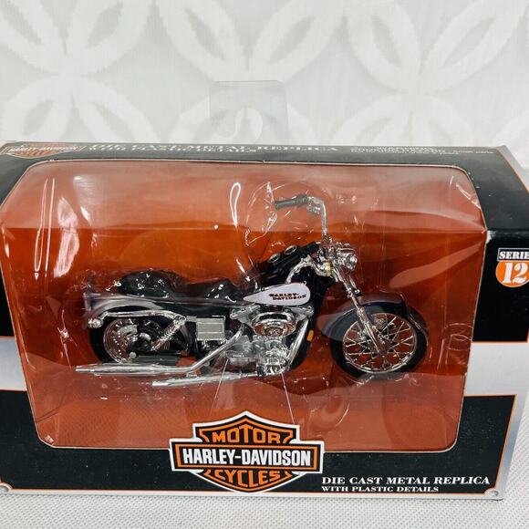 Maisto Harley Davidson DieCast 1:18 Series 12 - 2001 FXDL‎ Dyna Low Rider - Picture 3 of 8